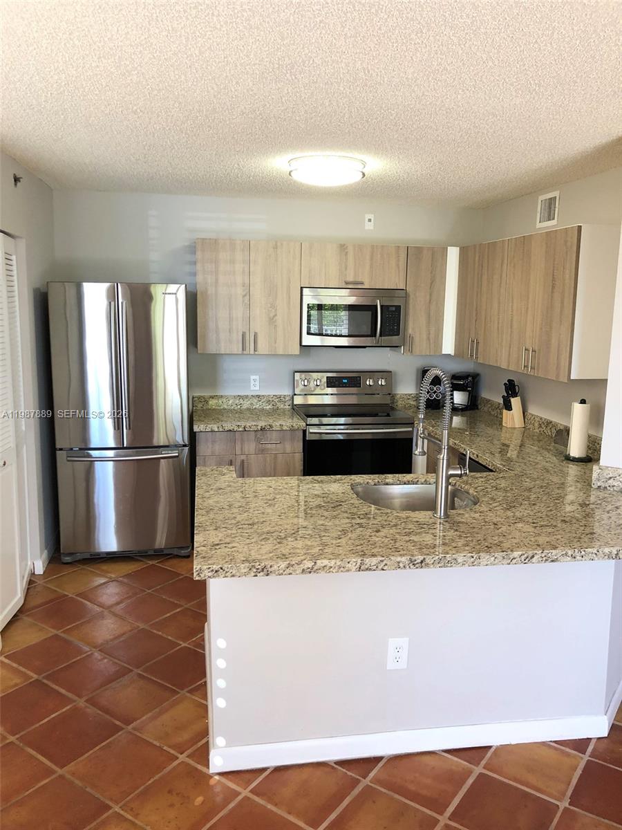 19901 E Country Club Dr #2206, Aventura FL 33180