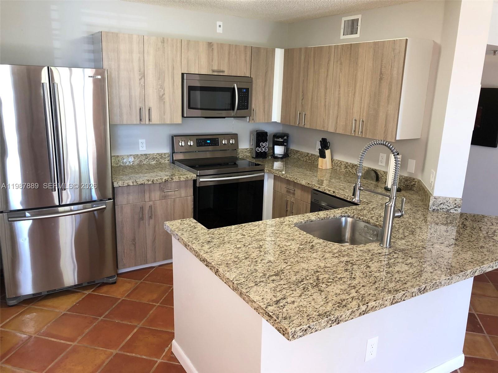 19901 E Country Club Dr #2206, Aventura FL 33180