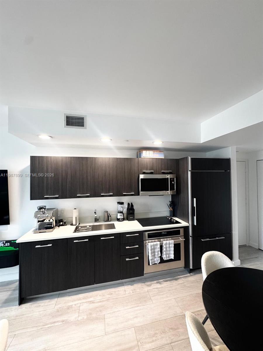 45 SW 9th St #2009, Miami FL 33130
