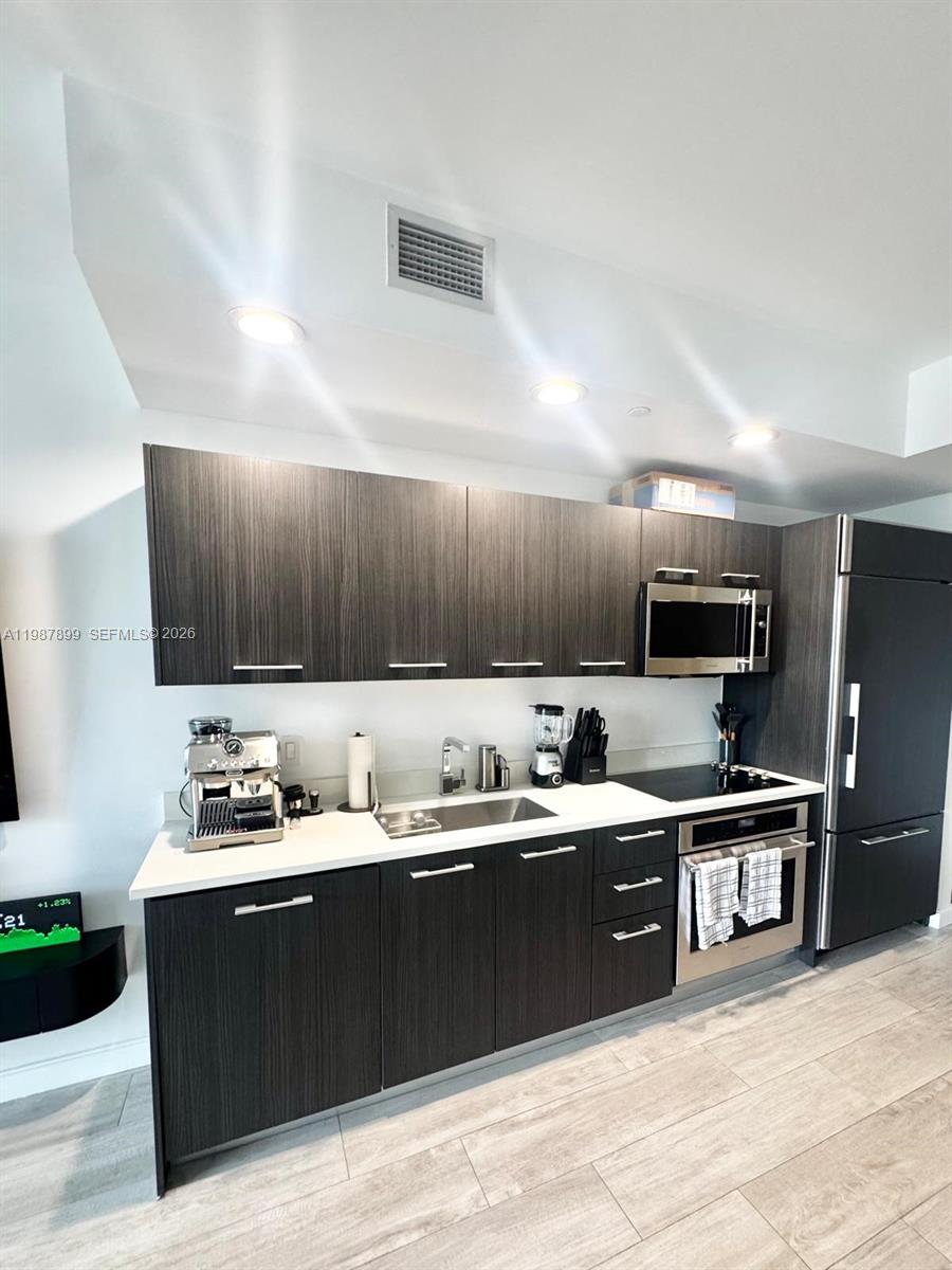 45 SW 9th St #2009, Miami FL 33130