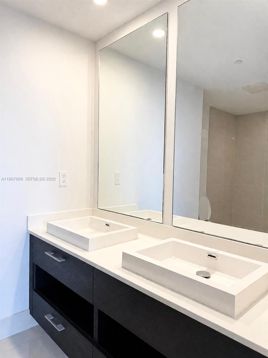 45 SW 9th St #2009, Miami FL 33130