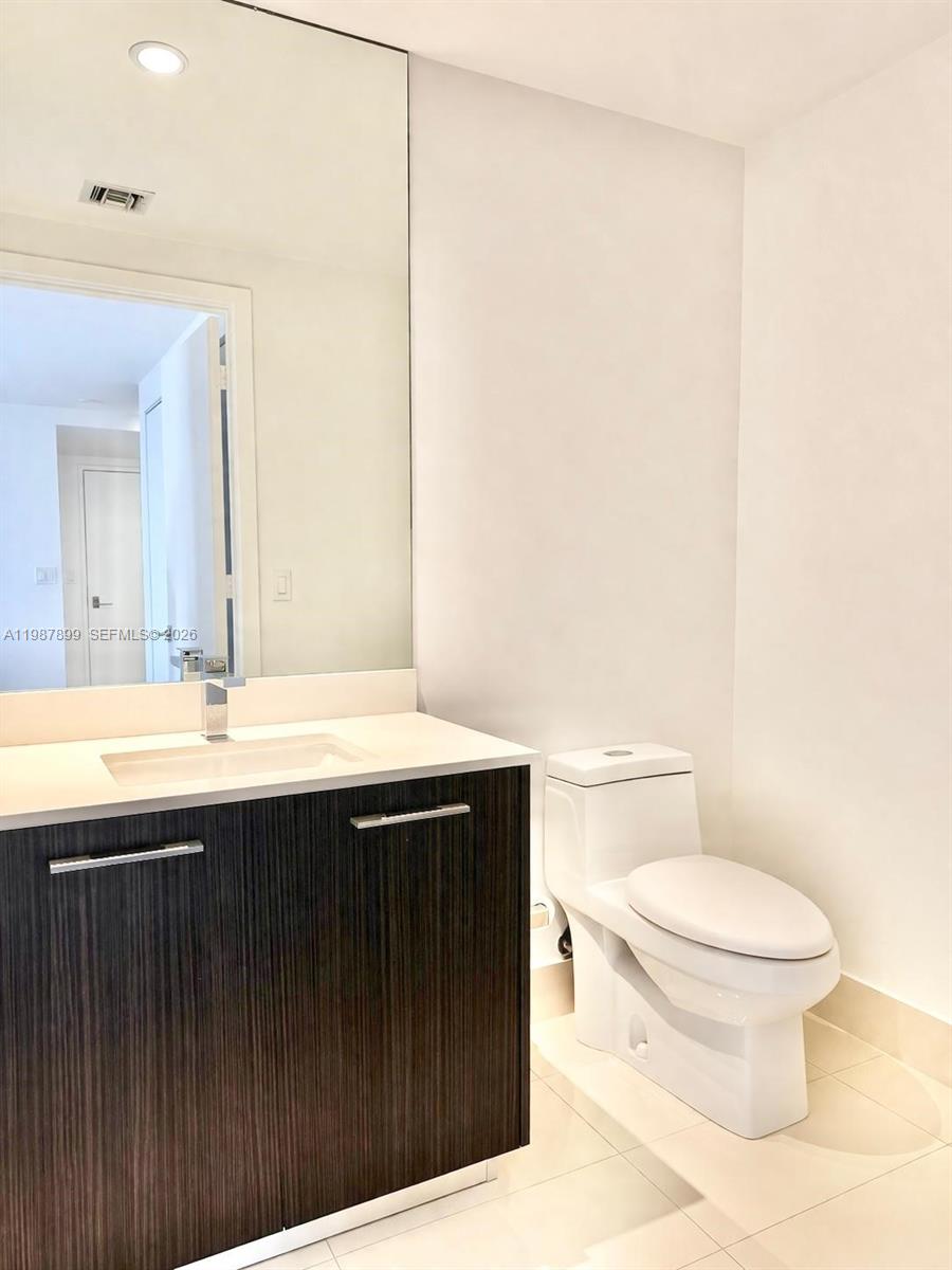 45 SW 9th St #2009, Miami FL 33130