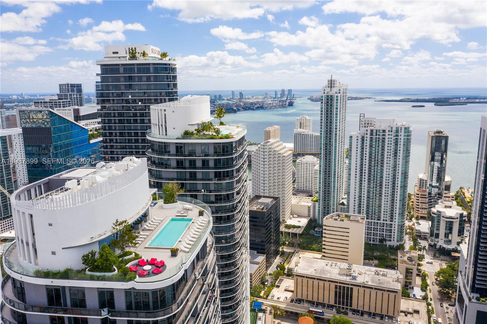 45 SW 9th St #2009, Miami FL 33130