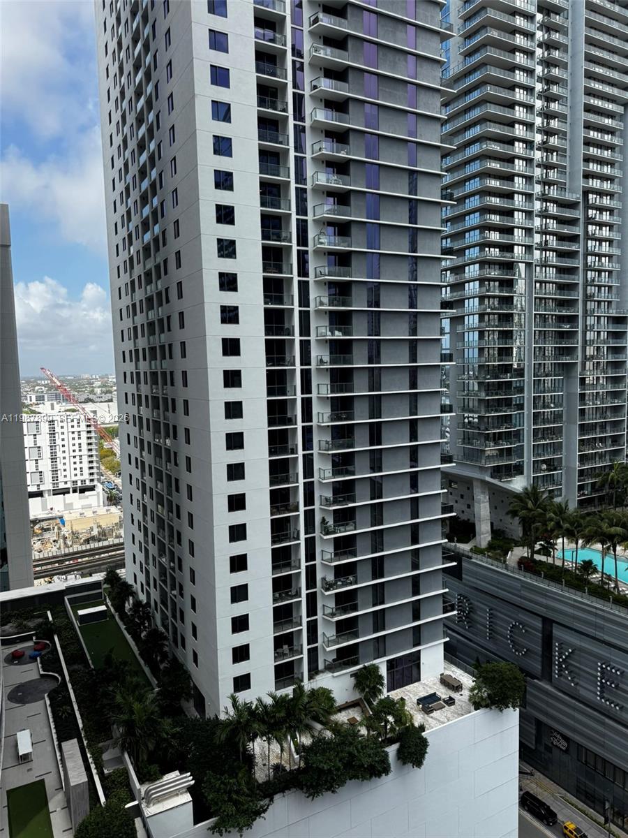 45 SW 9th St #2009, Miami FL 33130
