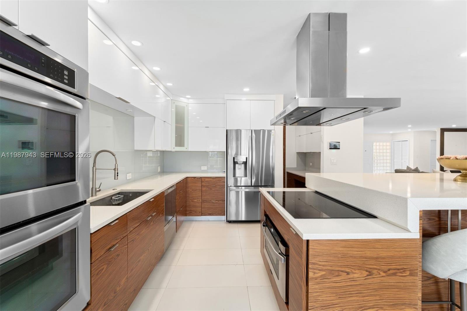 1525 Diplomat Pkwy, Hollywood FL 33019