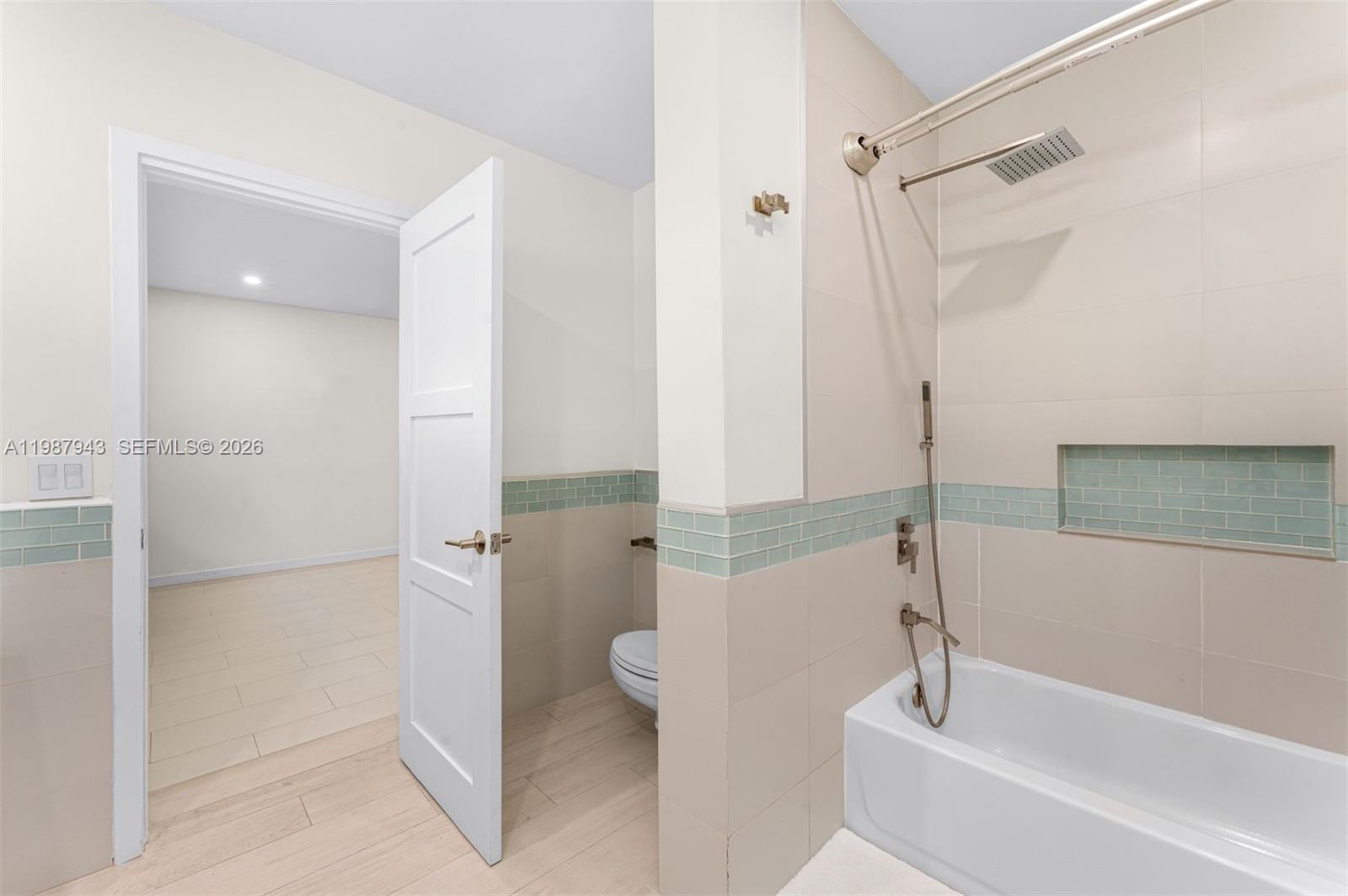 1525 Diplomat Pkwy, Hollywood FL 33019