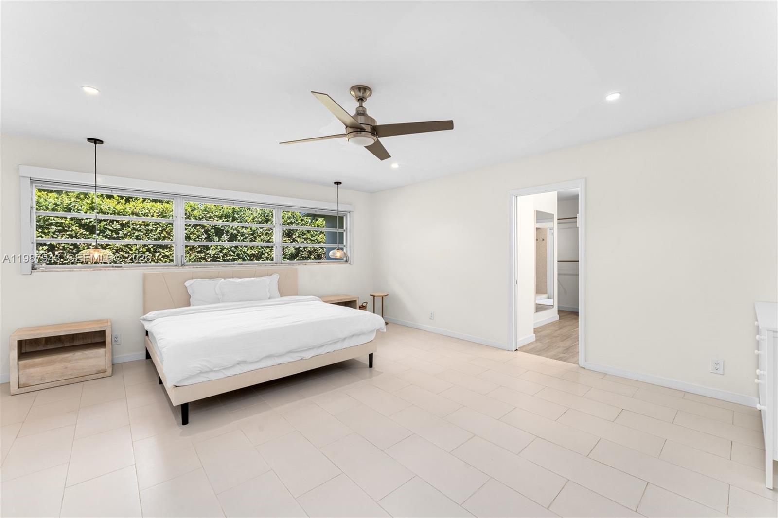 1525 Diplomat Pkwy, Hollywood FL 33019