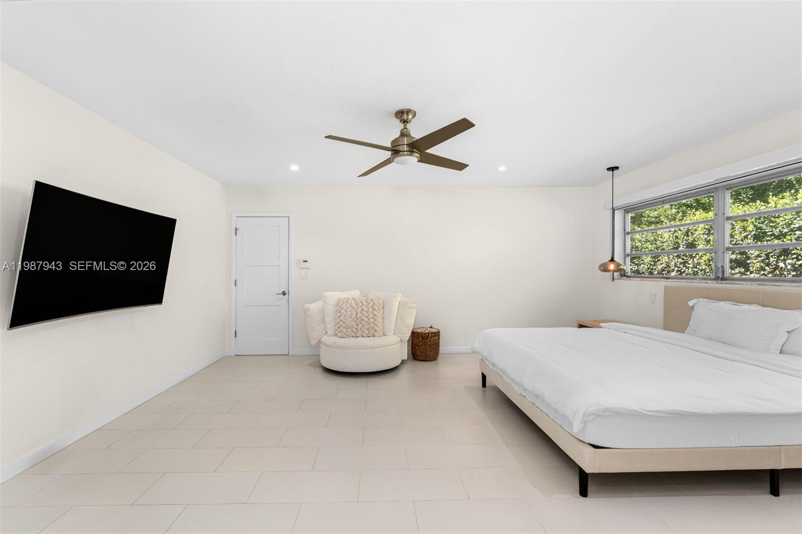 1525 Diplomat Pkwy, Hollywood FL 33019