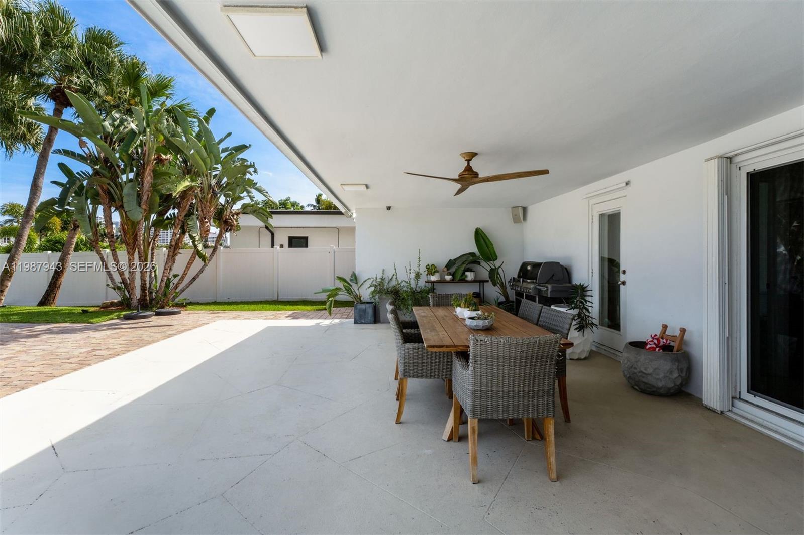 1525 Diplomat Pkwy, Hollywood FL 33019