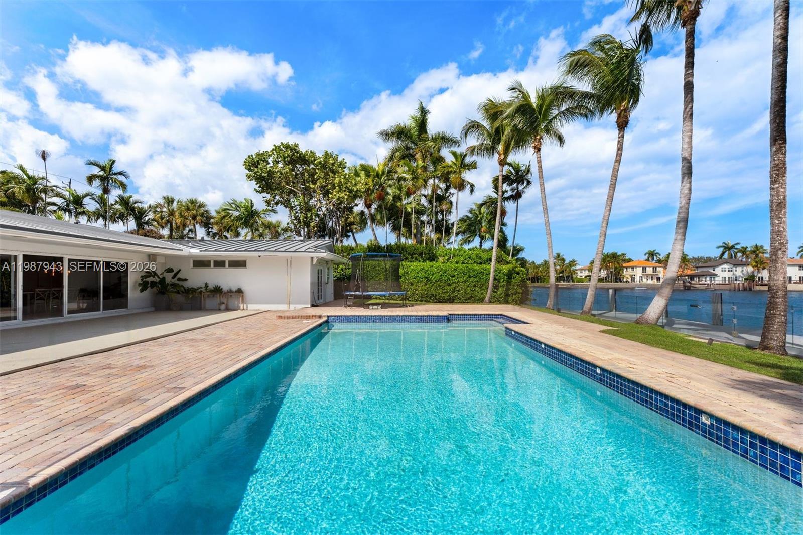 1525 Diplomat Pkwy, Hollywood FL 33019