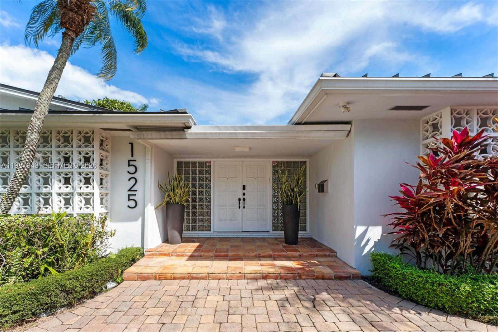 1525 Diplomat Pkwy, Hollywood FL 33019