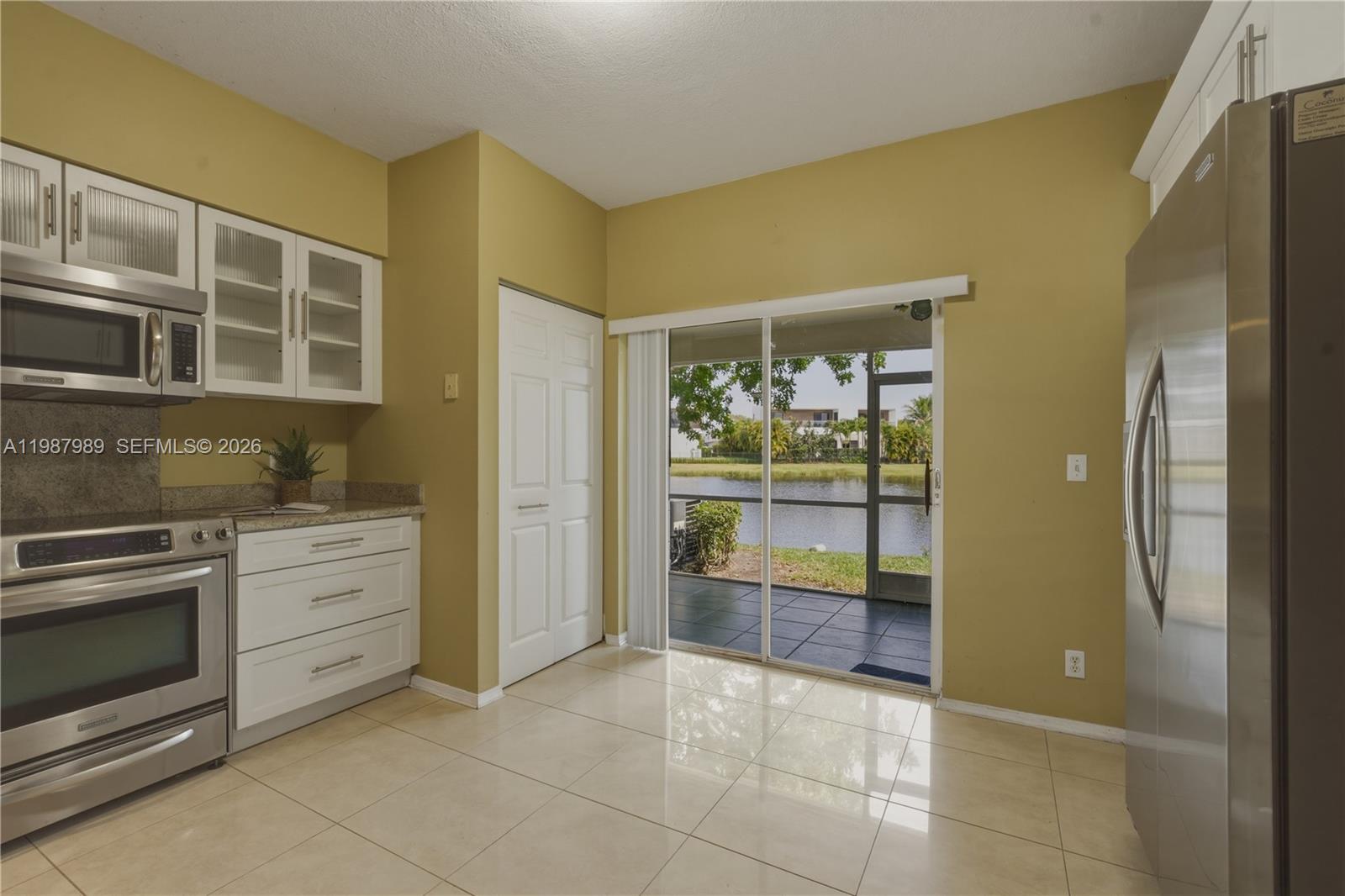 16635 Hemingway Dr, Weston FL 33326