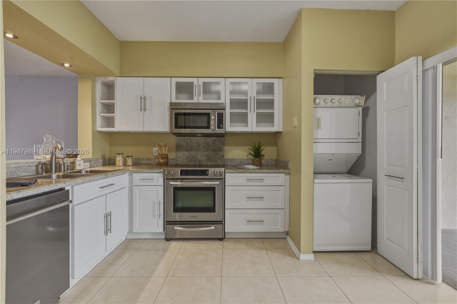 16635 Hemingway Dr, Weston FL 33326