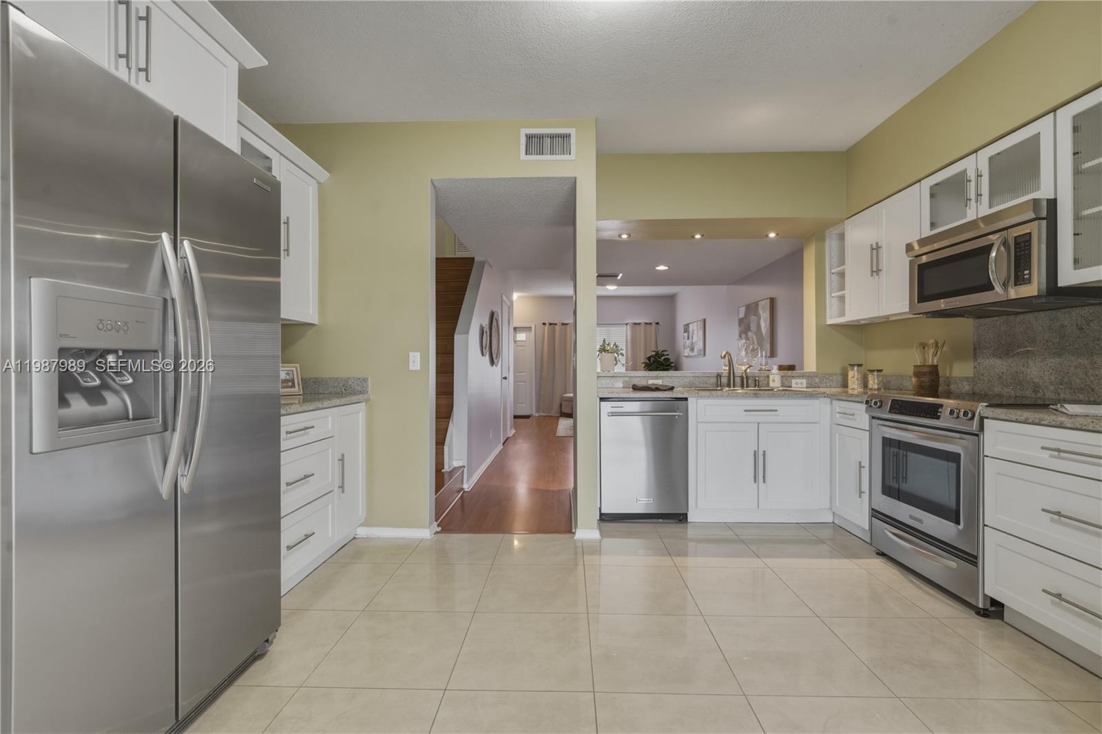 16635 Hemingway Dr, Weston FL 33326