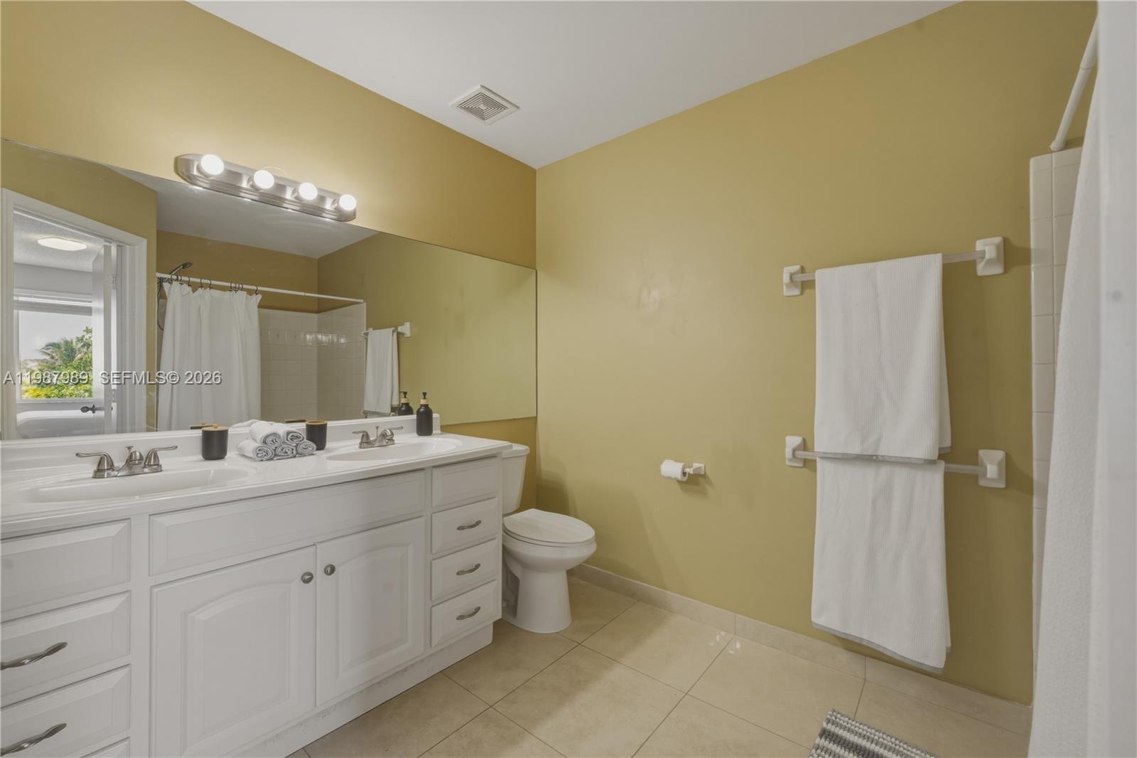 16635 Hemingway Dr, Weston FL 33326