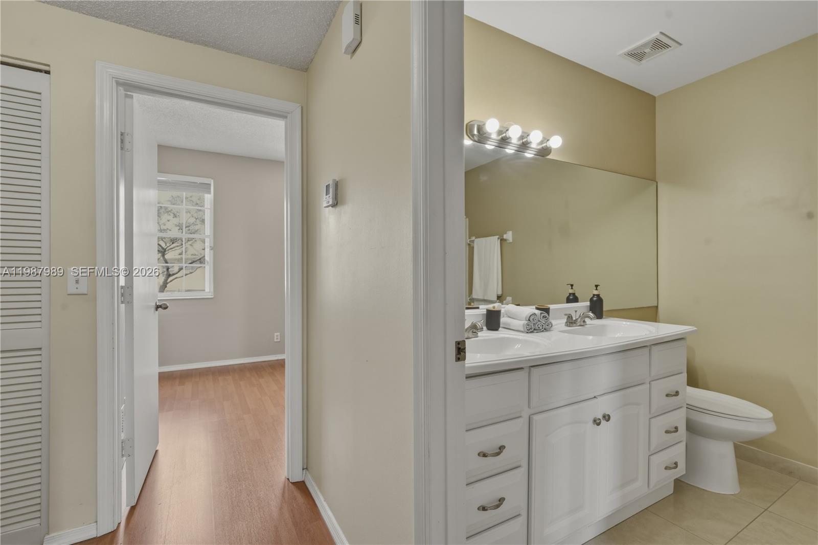 16635 Hemingway Dr, Weston FL 33326