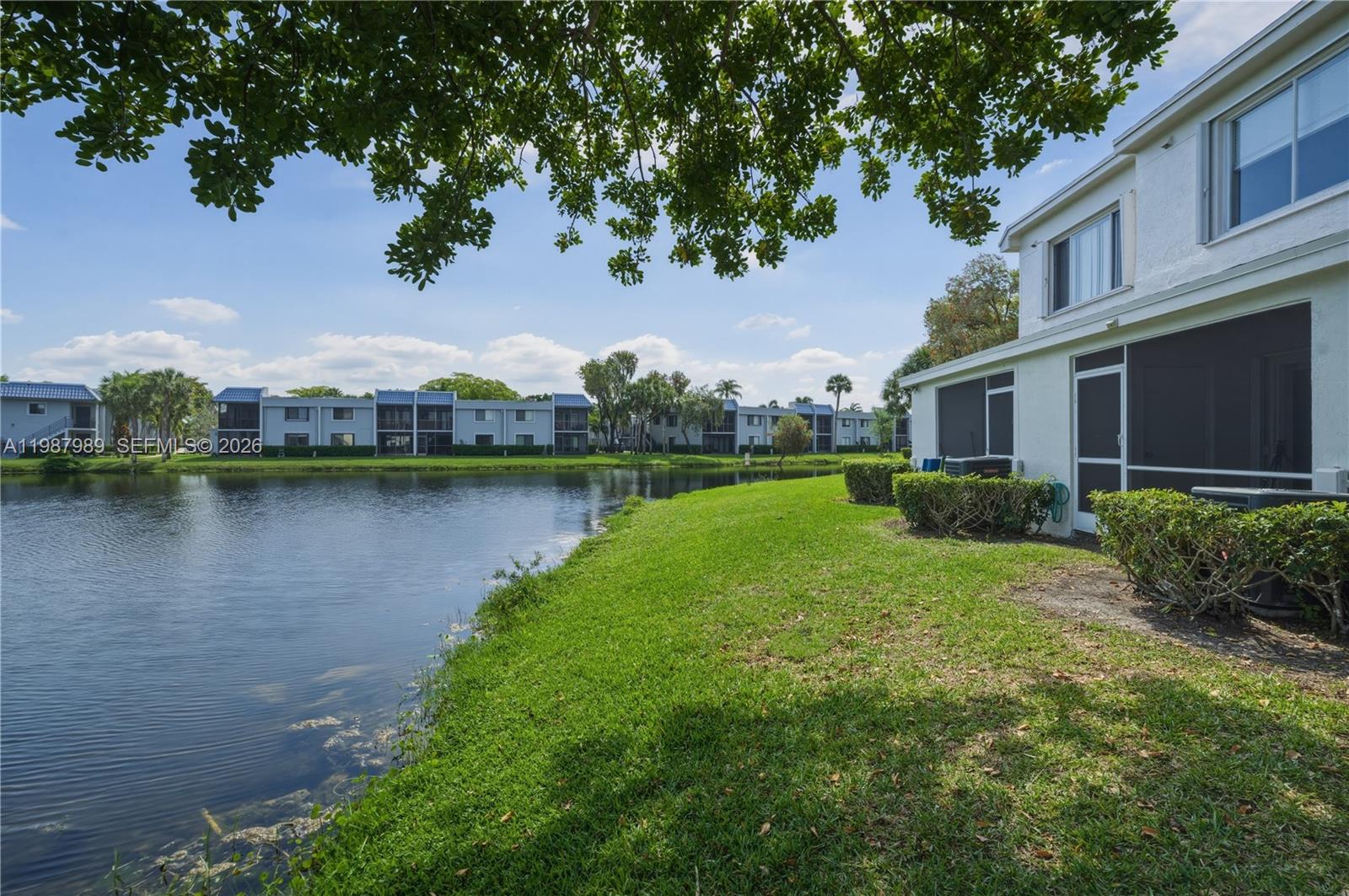 16635 Hemingway Dr, Weston FL 33326