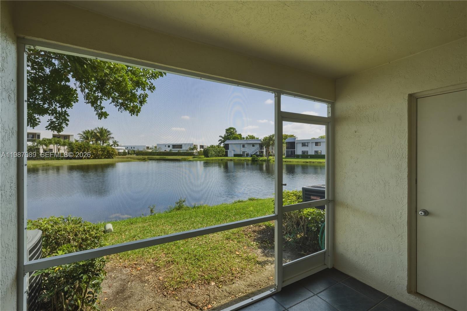 16635 Hemingway Dr, Weston FL 33326