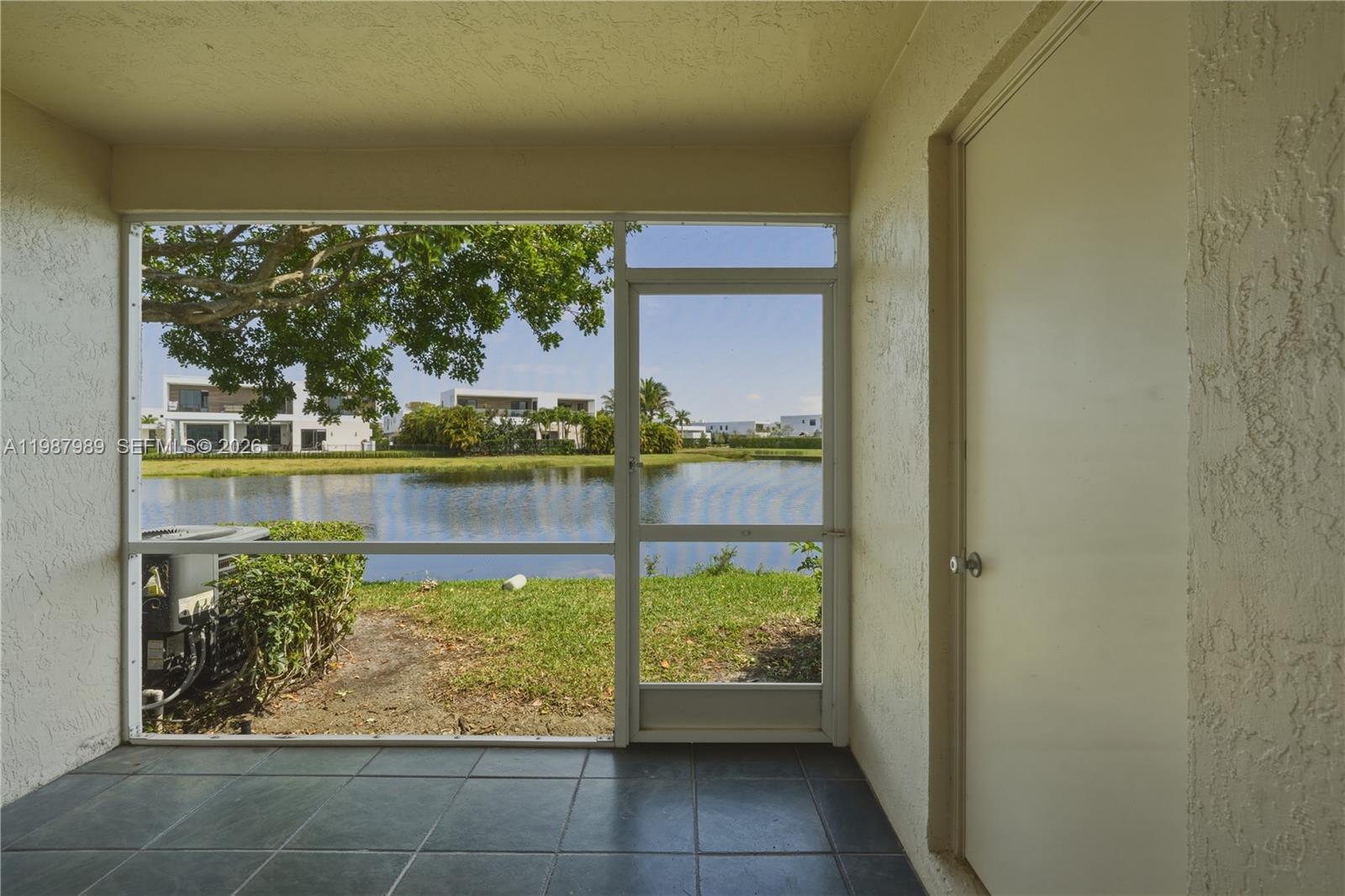 16635 Hemingway Dr, Weston FL 33326