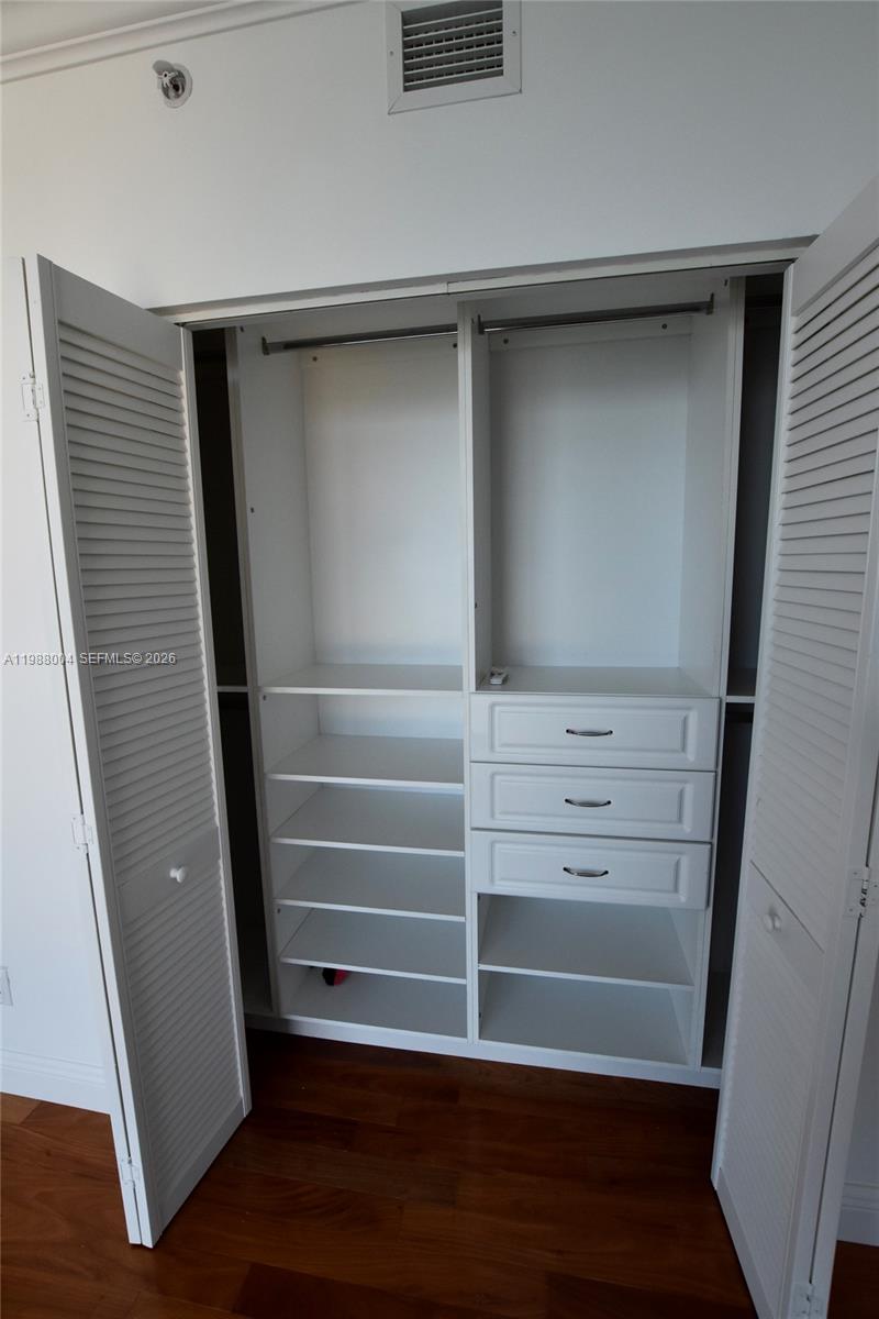 335 S Biscayne Blvd #4112, Miami FL 33131