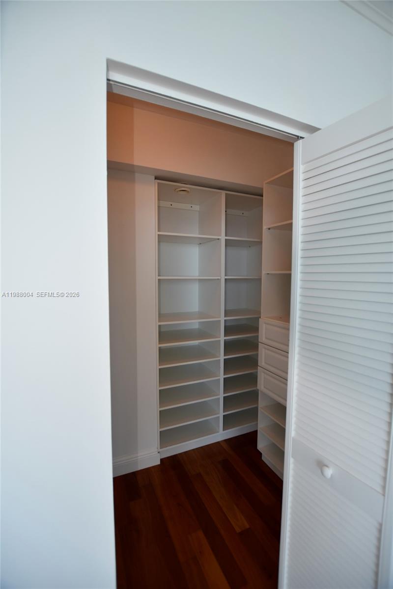 335 S Biscayne Blvd #4112, Miami FL 33131