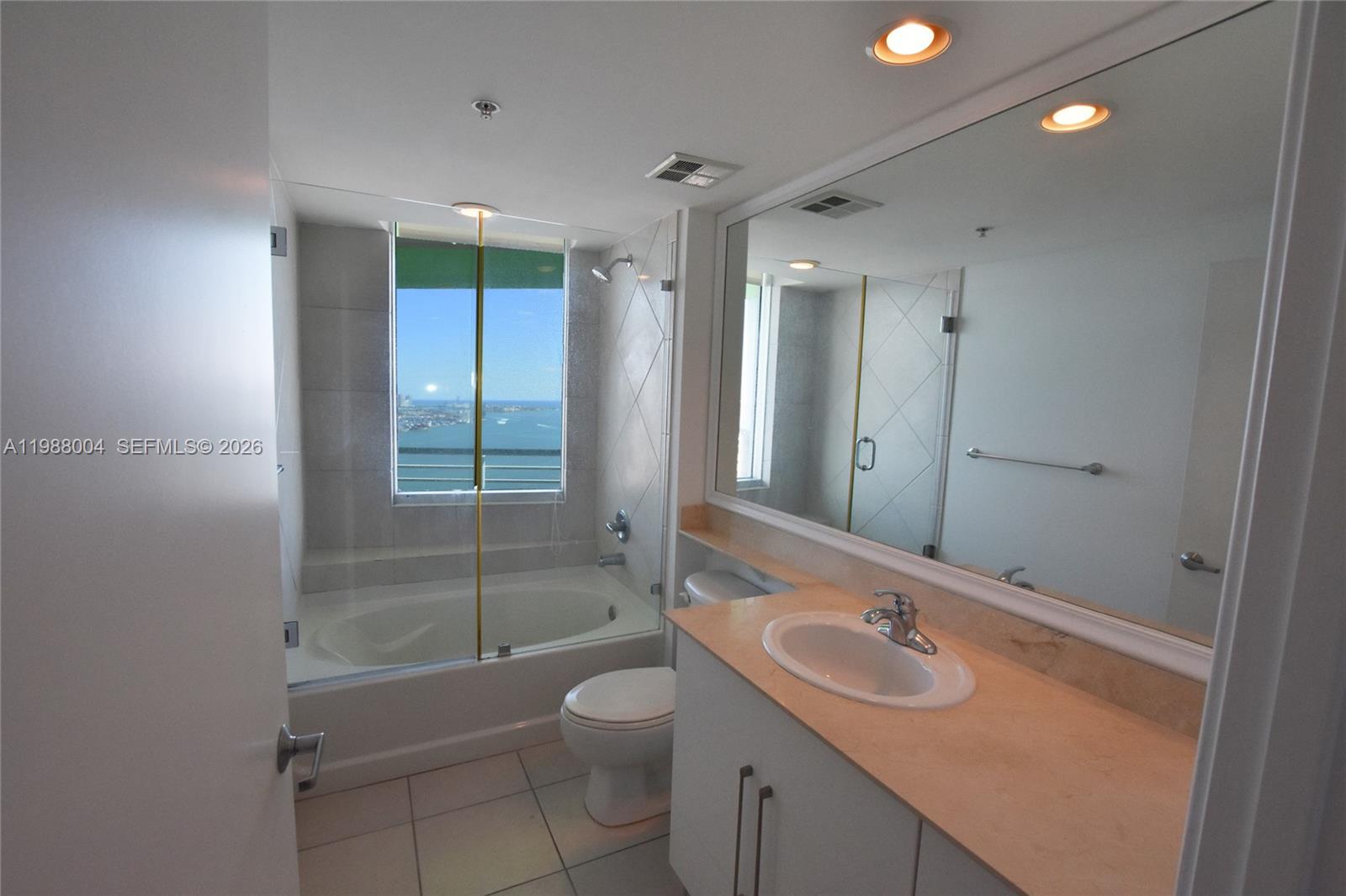 335 S Biscayne Blvd #4112, Miami FL 33131