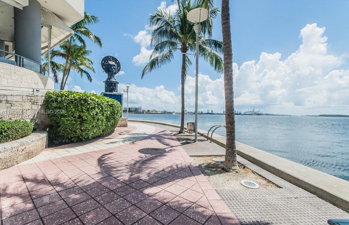 335 S Biscayne Blvd #4112, Miami FL 33131