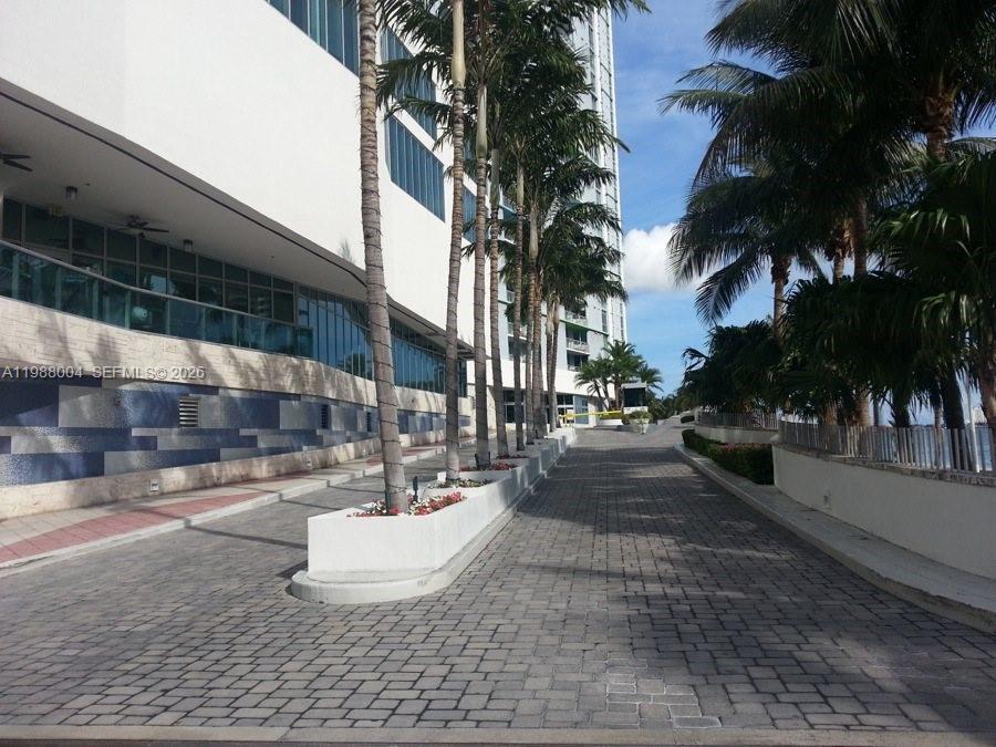 335 S Biscayne Blvd #4112, Miami FL 33131