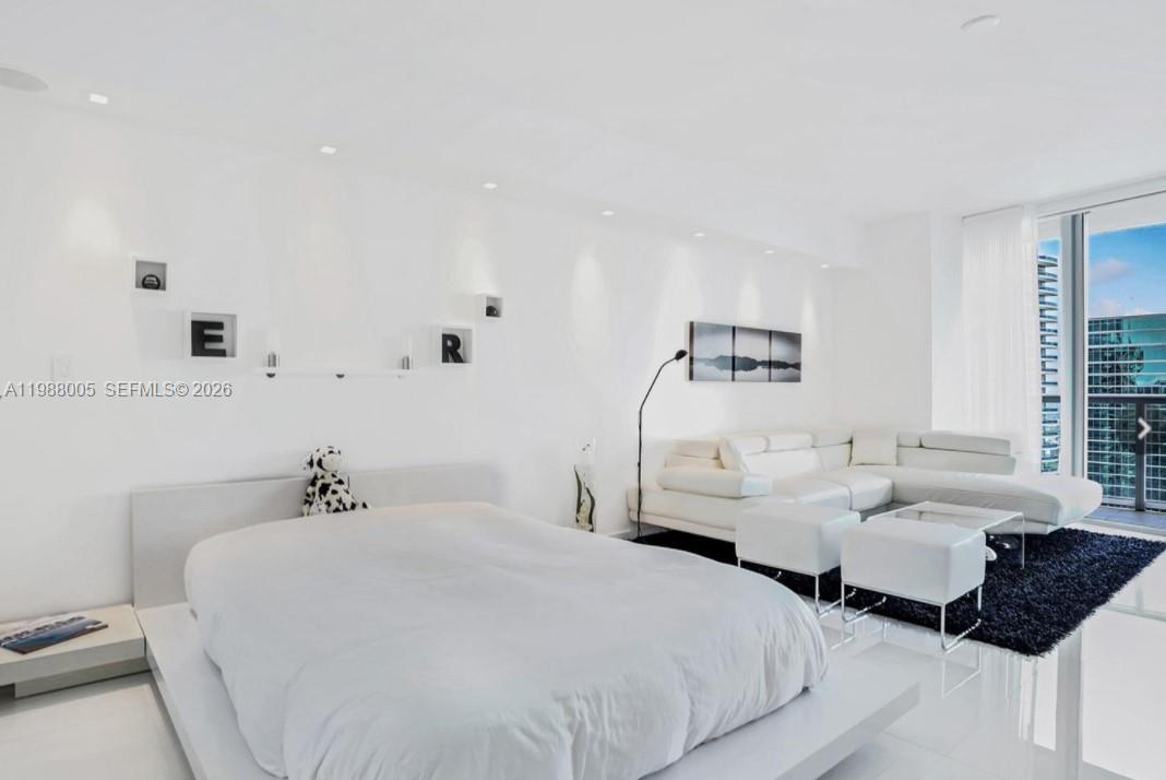475 Brickell Ave #4310, Miami FL 33131
