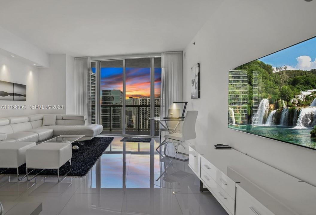 475 Brickell Ave #4310, Miami FL 33131