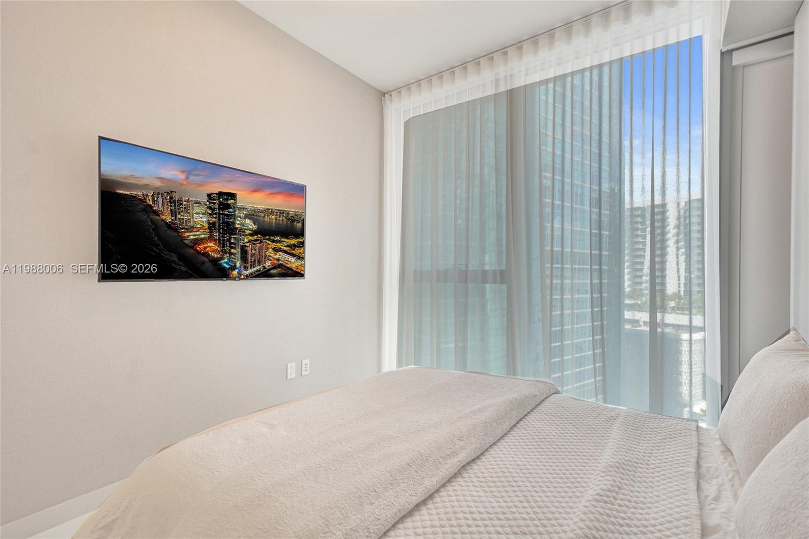 300 Biscayne Boulevard Way #1808W, Miami FL 33131