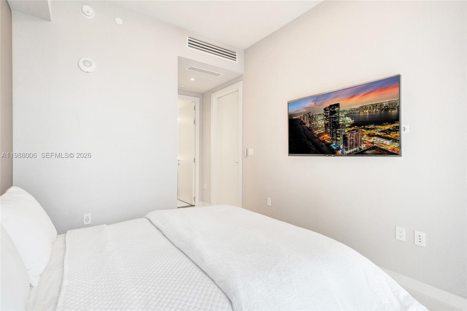 300 Biscayne Boulevard Way #1808W, Miami FL 33131