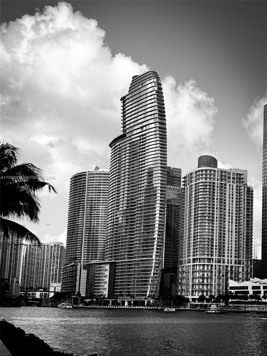 300 Biscayne Boulevard Way #1808W, Miami FL 33131