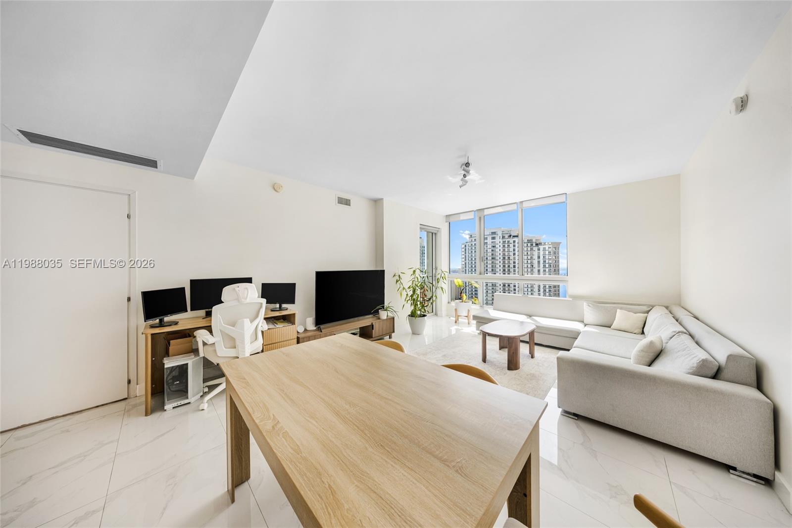 300 S Biscayne Blvd #T-2806, Miami FL 33131