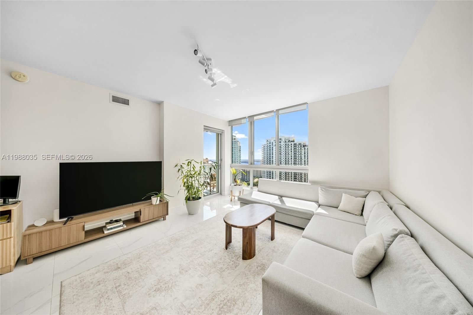 300 S Biscayne Blvd #T-2806, Miami FL 33131