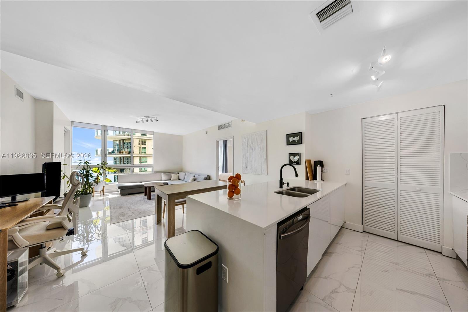 300 S Biscayne Blvd #T-2806, Miami FL 33131