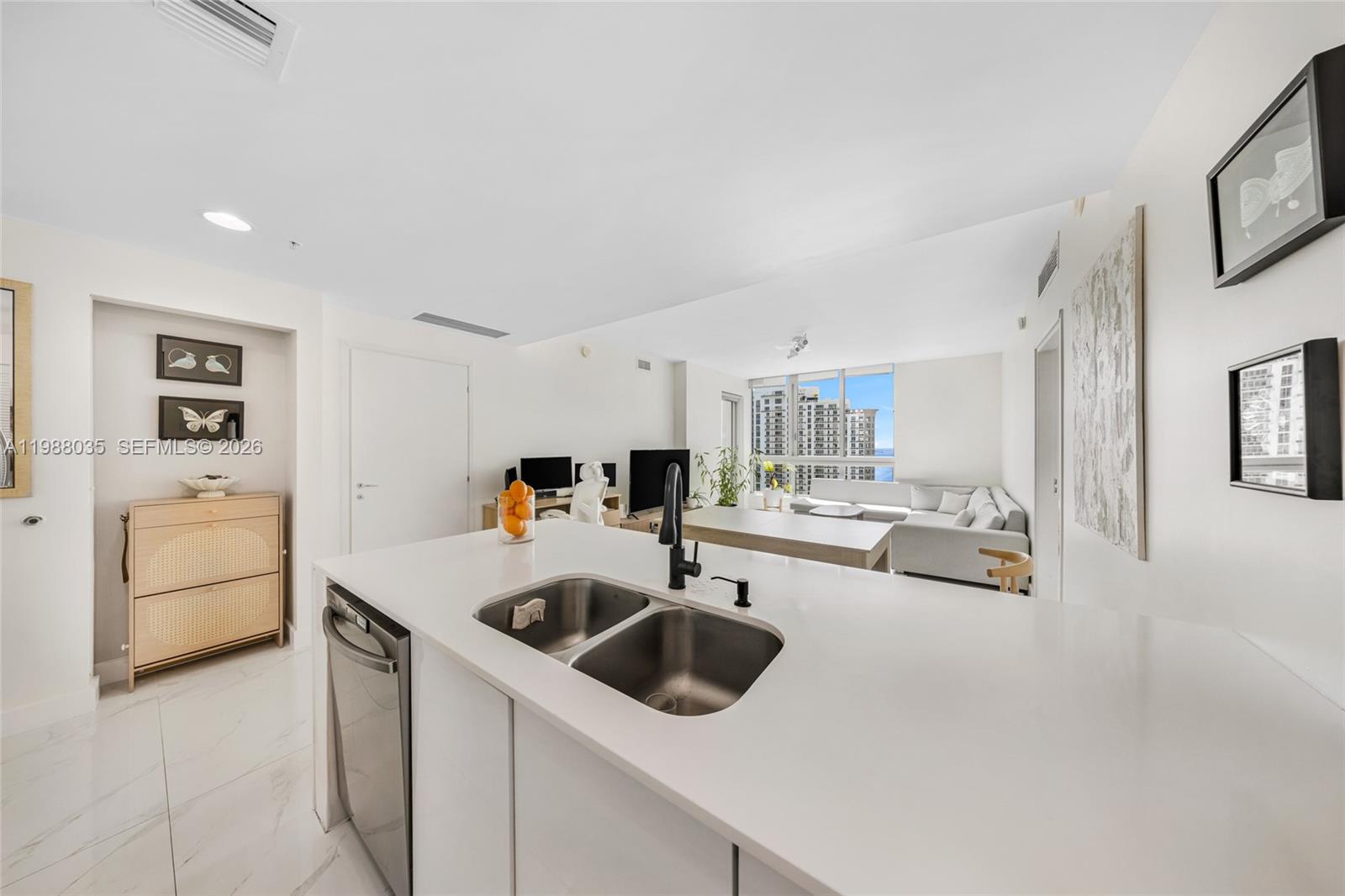 300 S Biscayne Blvd #T-2806, Miami FL 33131