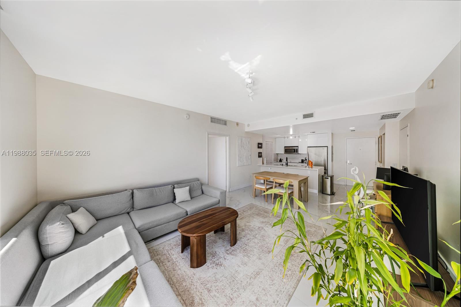 300 S Biscayne Blvd #T-2806, Miami FL 33131