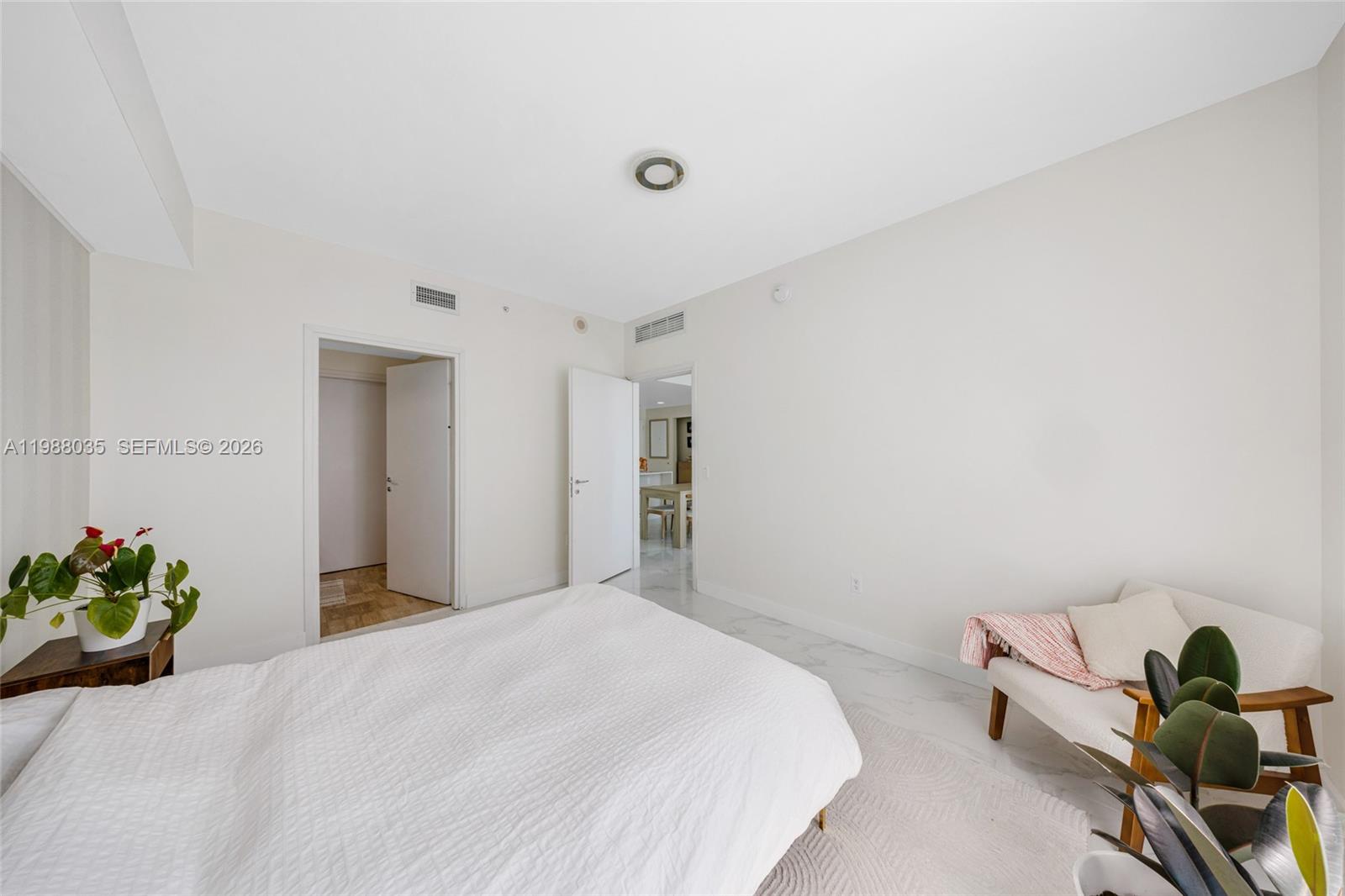 300 S Biscayne Blvd #T-2806, Miami FL 33131