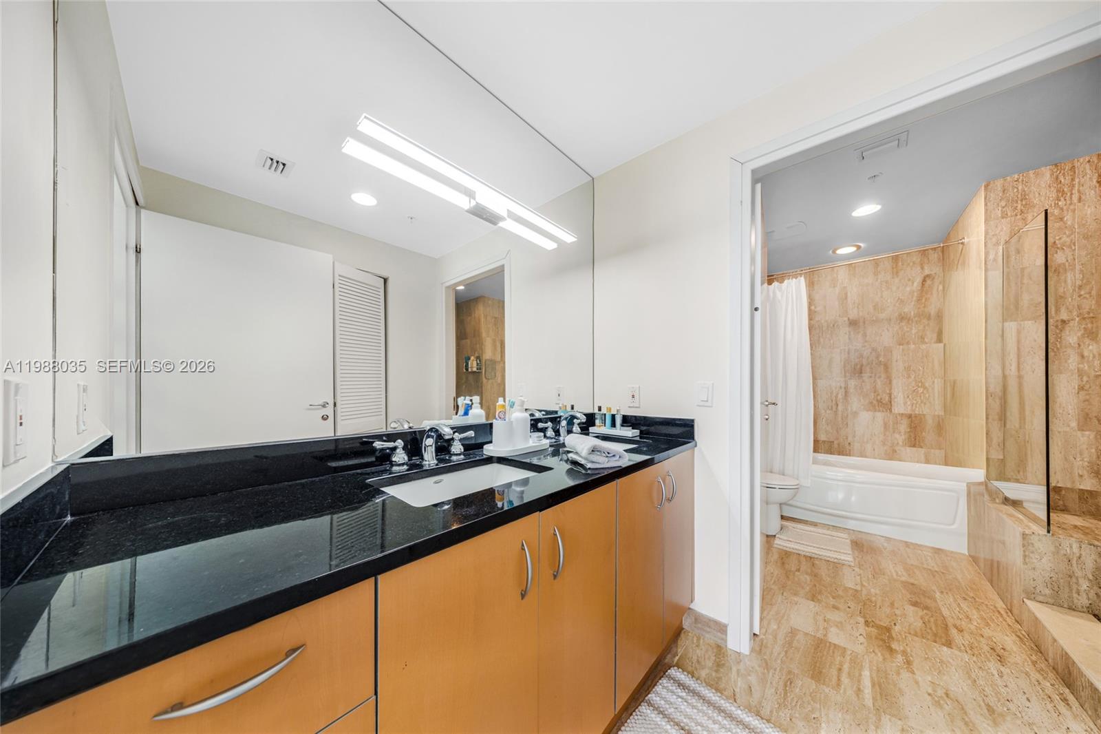 300 S Biscayne Blvd #T-2806, Miami FL 33131