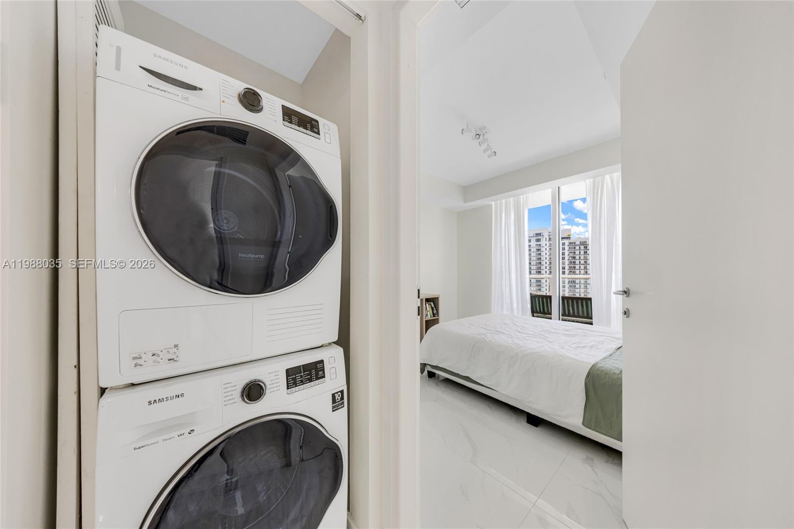 300 S Biscayne Blvd #T-2806, Miami FL 33131