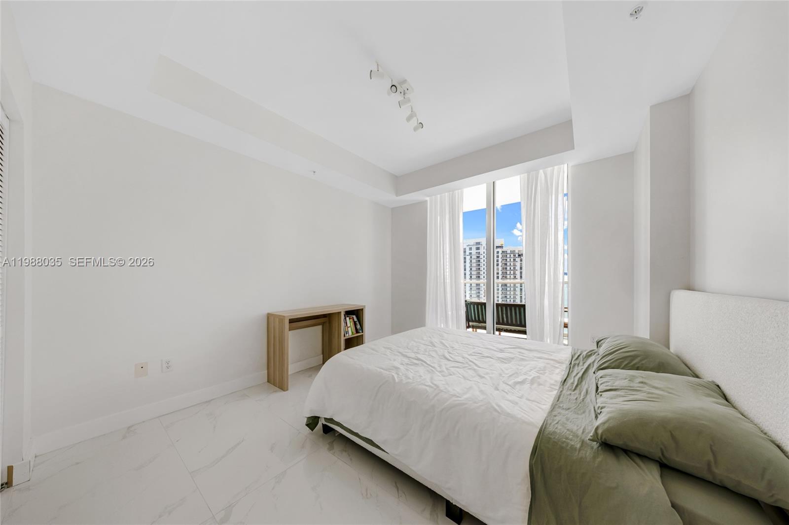 300 S Biscayne Blvd #T-2806, Miami FL 33131