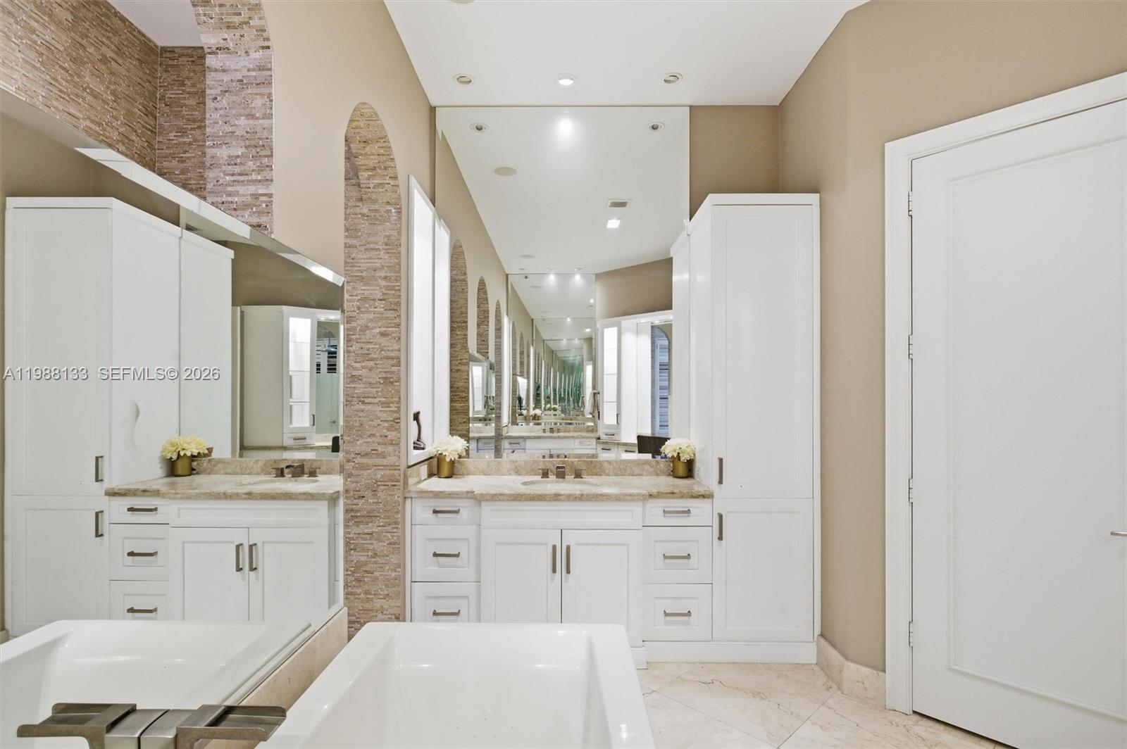 611 Sweet Bay Ave, Plantation FL 33324