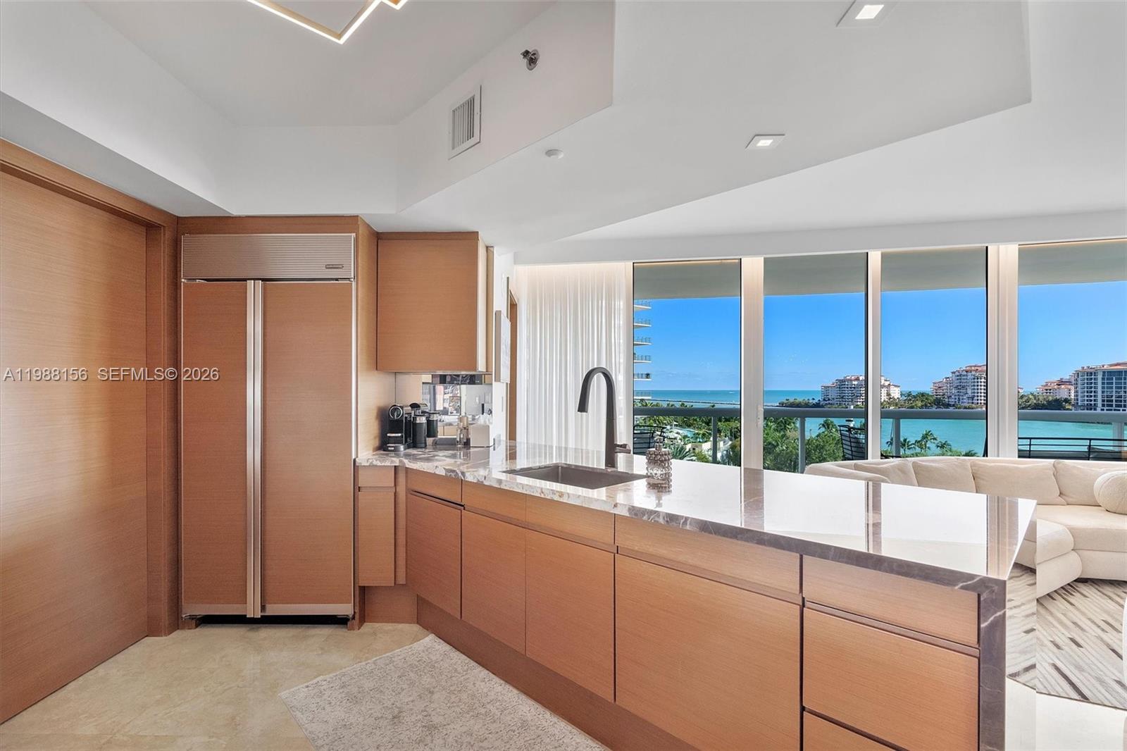 1000 S Pointe Dr #705, Miami Beach FL 33139