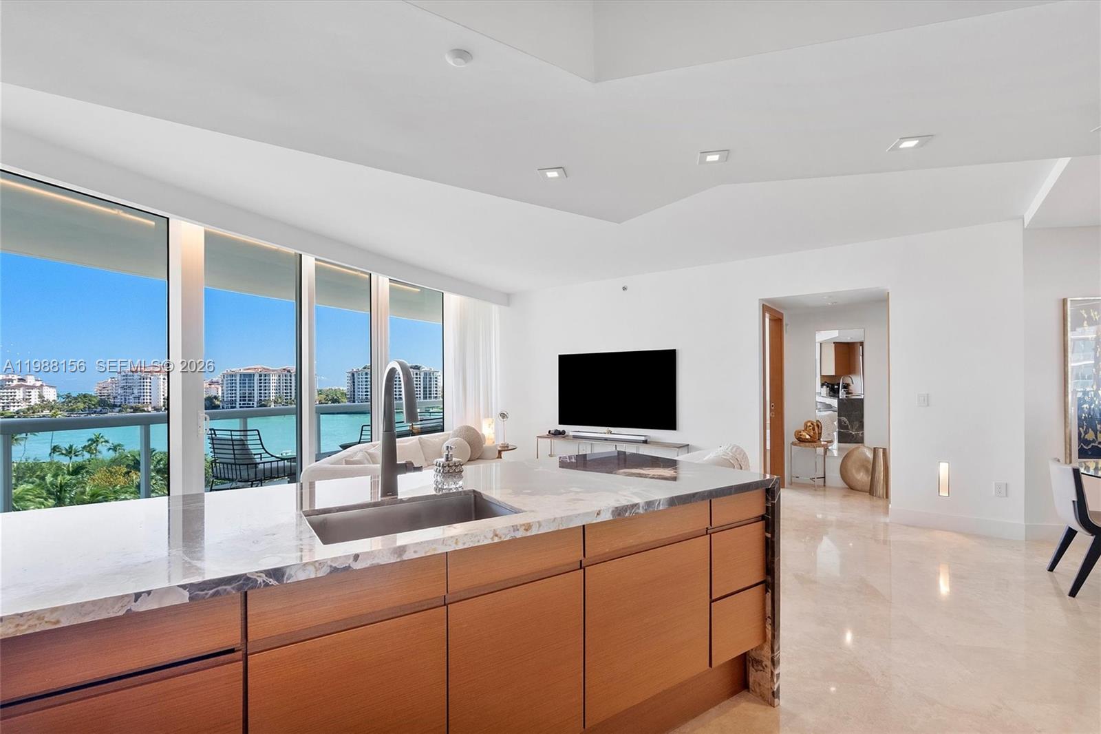 1000 S Pointe Dr #705, Miami Beach FL 33139