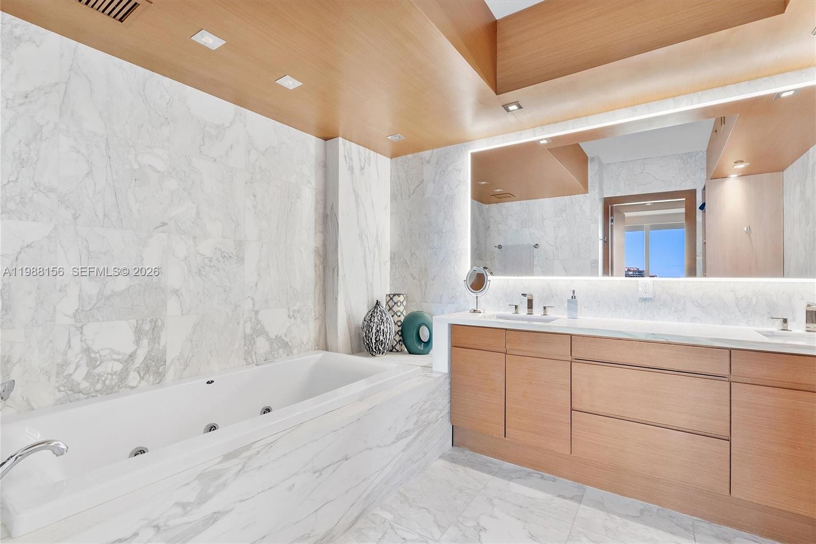 1000 S Pointe Dr #705, Miami Beach FL 33139