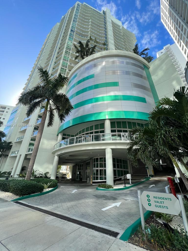 218 SE 14th St #1404, Miami FL 33131