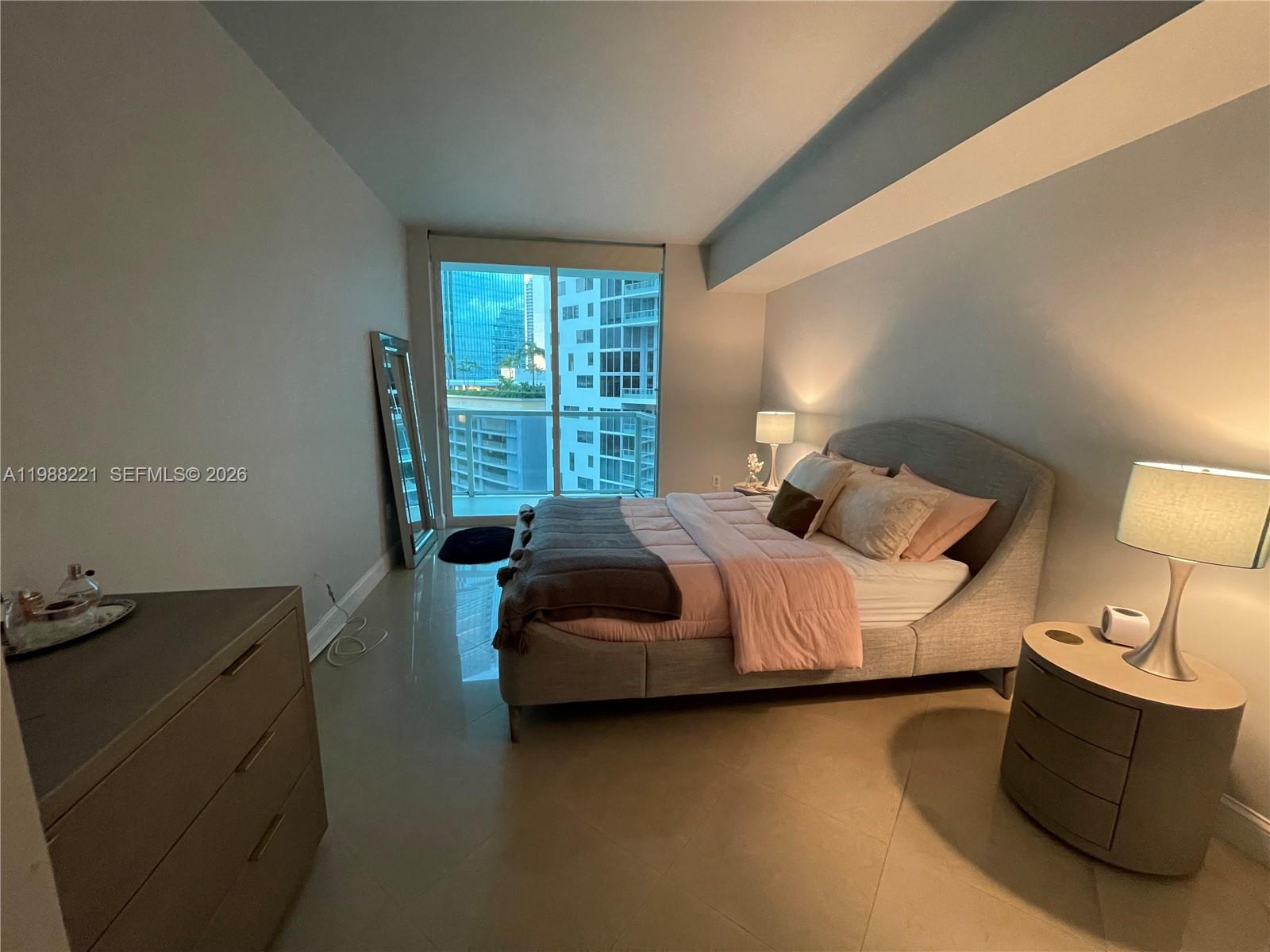 218 SE 14th St #1404, Miami FL 33131