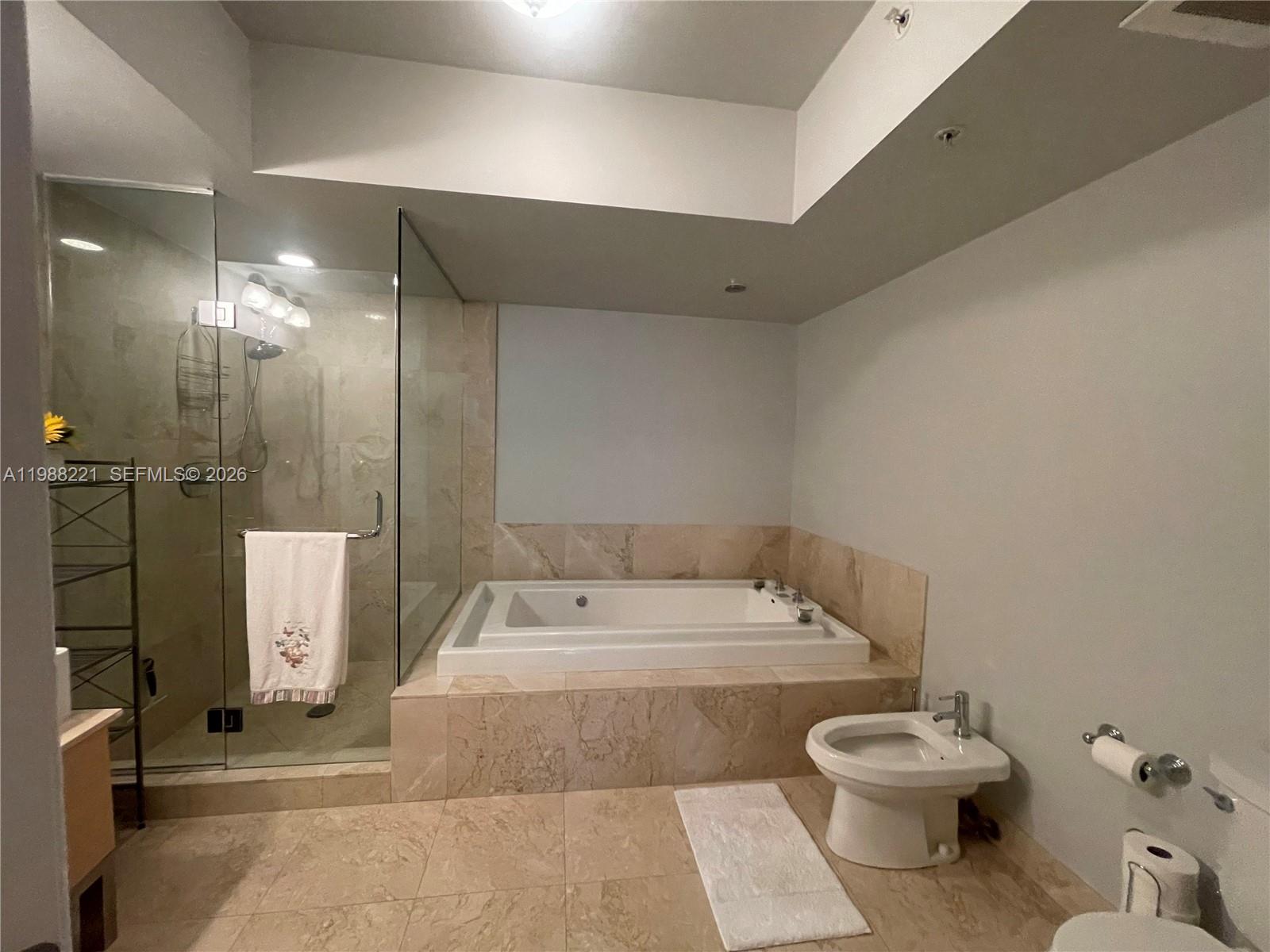 218 SE 14th St #1404, Miami FL 33131