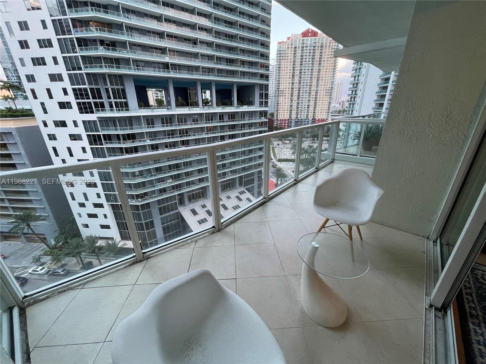 218 SE 14th St #1404, Miami FL 33131